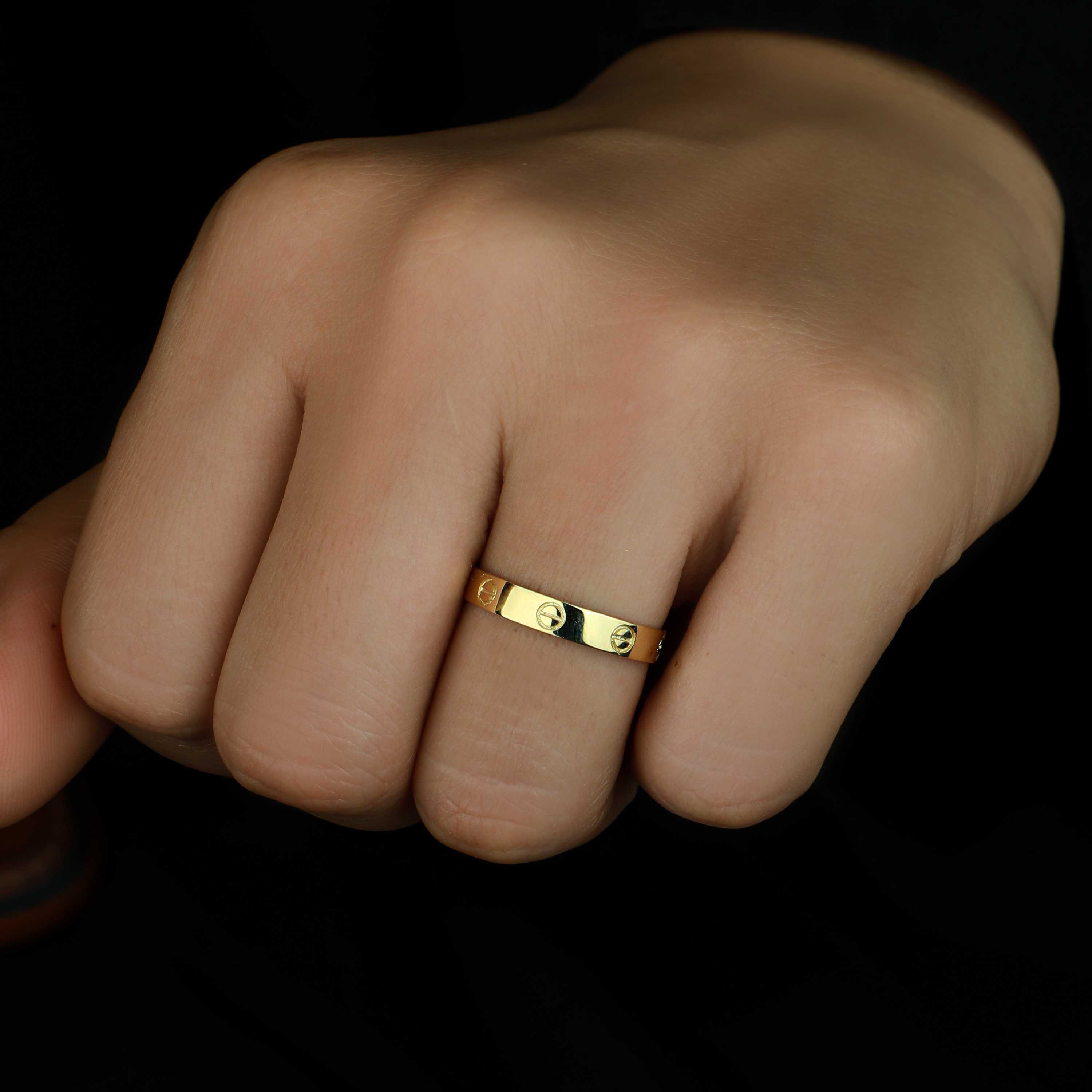 18 karat gold wedding ring, made in Turkey - (H-0532)